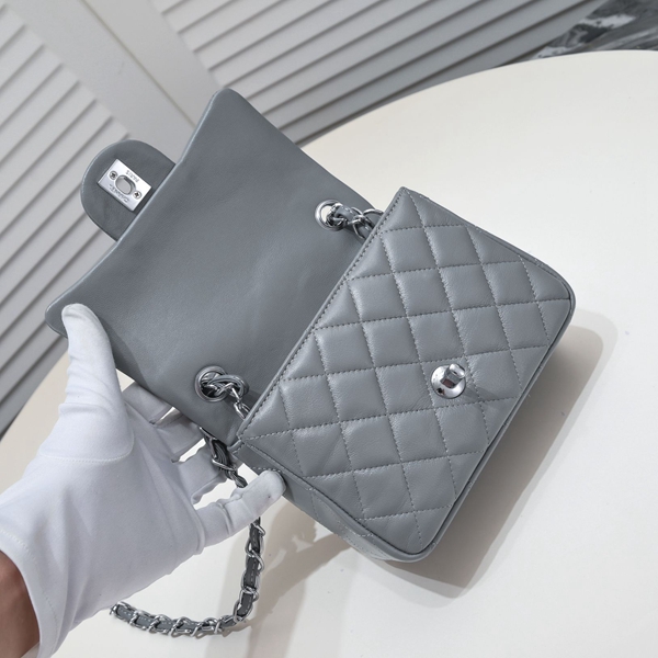 シャネルバッグ角部分ディテール